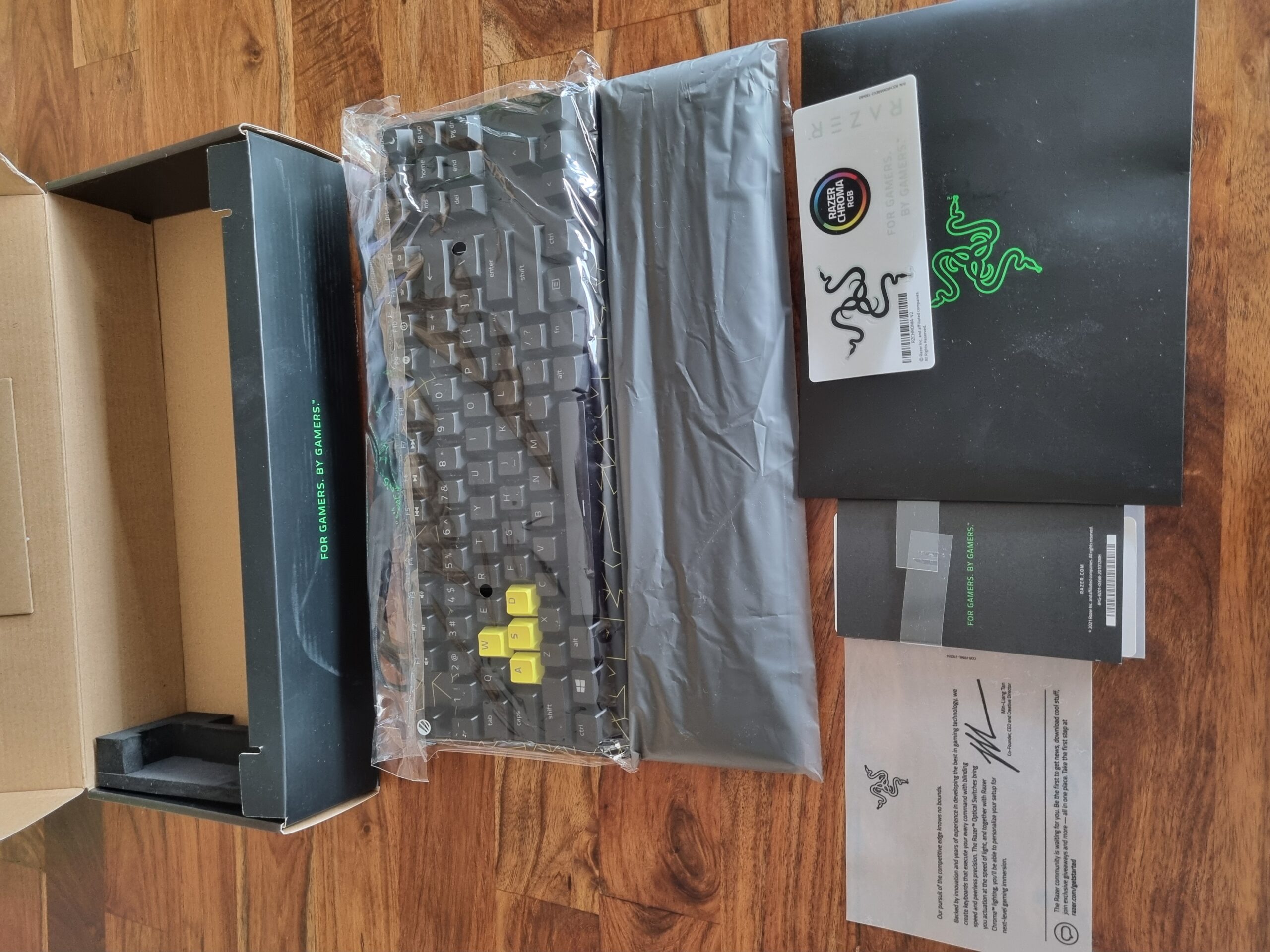 Razer Huntsman V2 Tenkeyless - Linearer optischer Switch - US - ESL Edition – Bild 3
