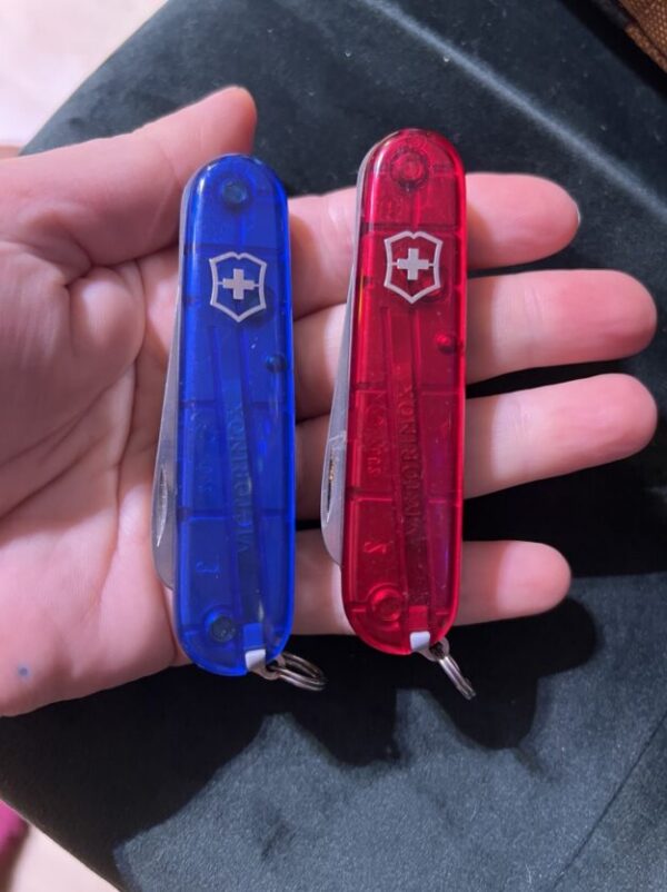 Victorinox Junior Messer – Rot & Blau, doppelt dezentral!