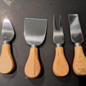 Käsemesser Set mit 4 Klingen NEU