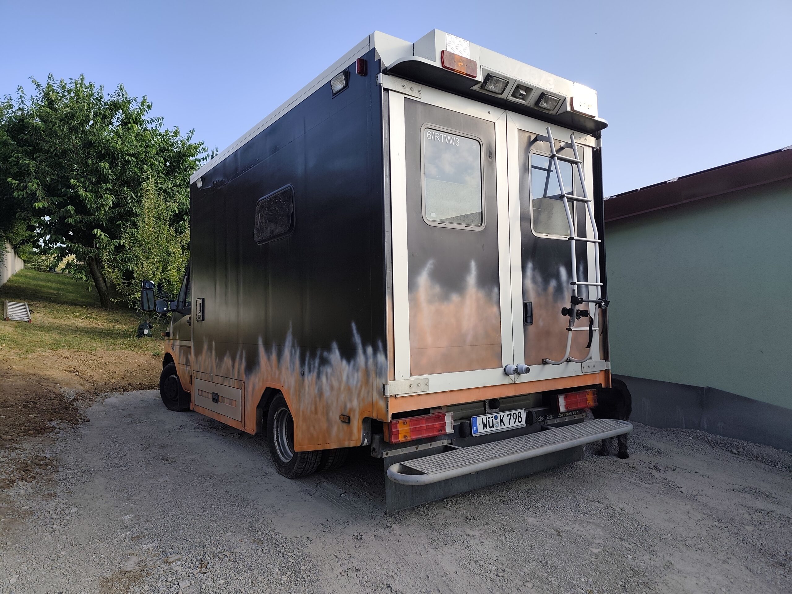 Mercedes Sprinter Rettungswagen - Wohnmobilumbau – Bild 2