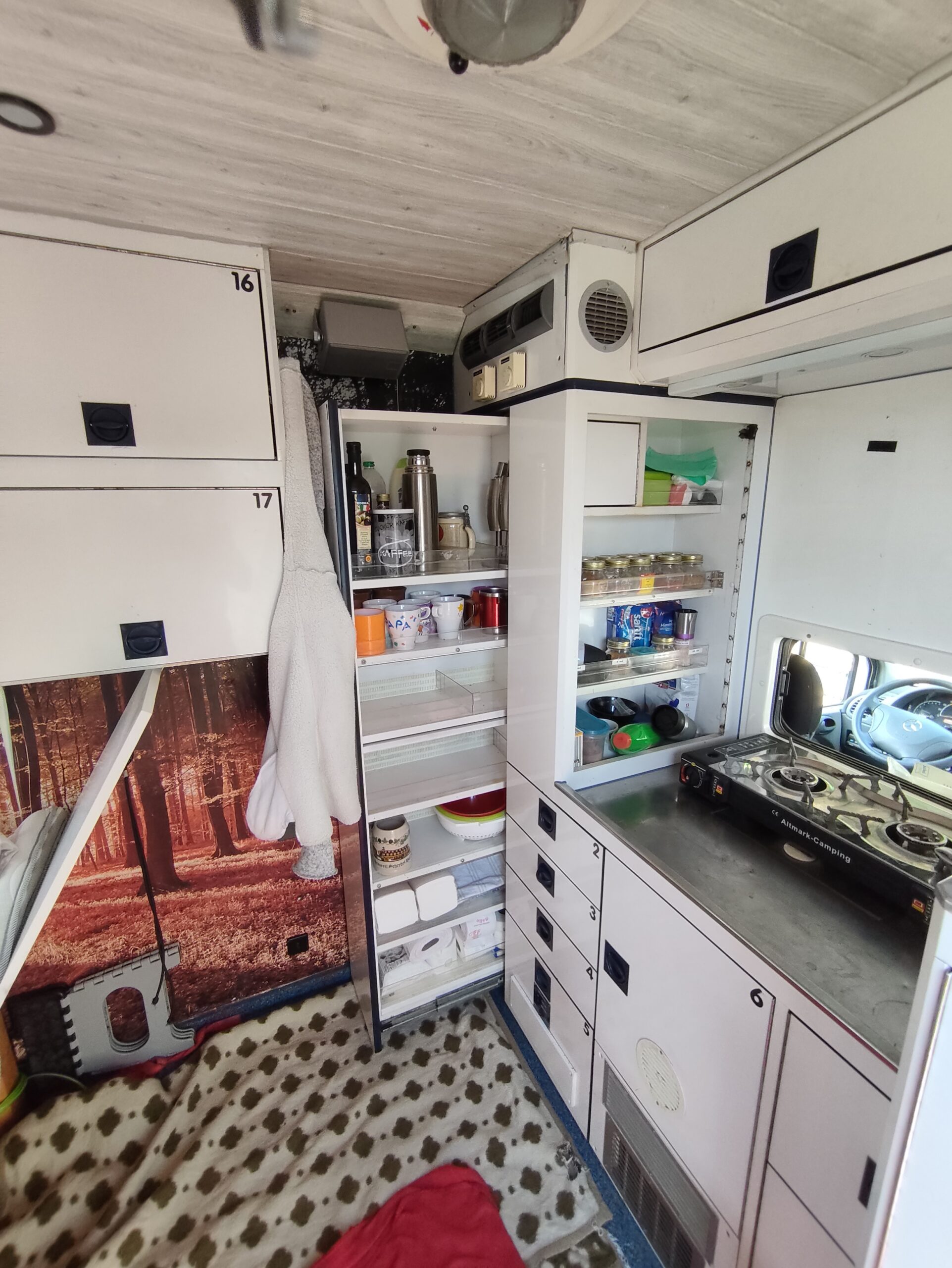 Mercedes Sprinter Rettungswagen - Wohnmobilumbau – Bild 8