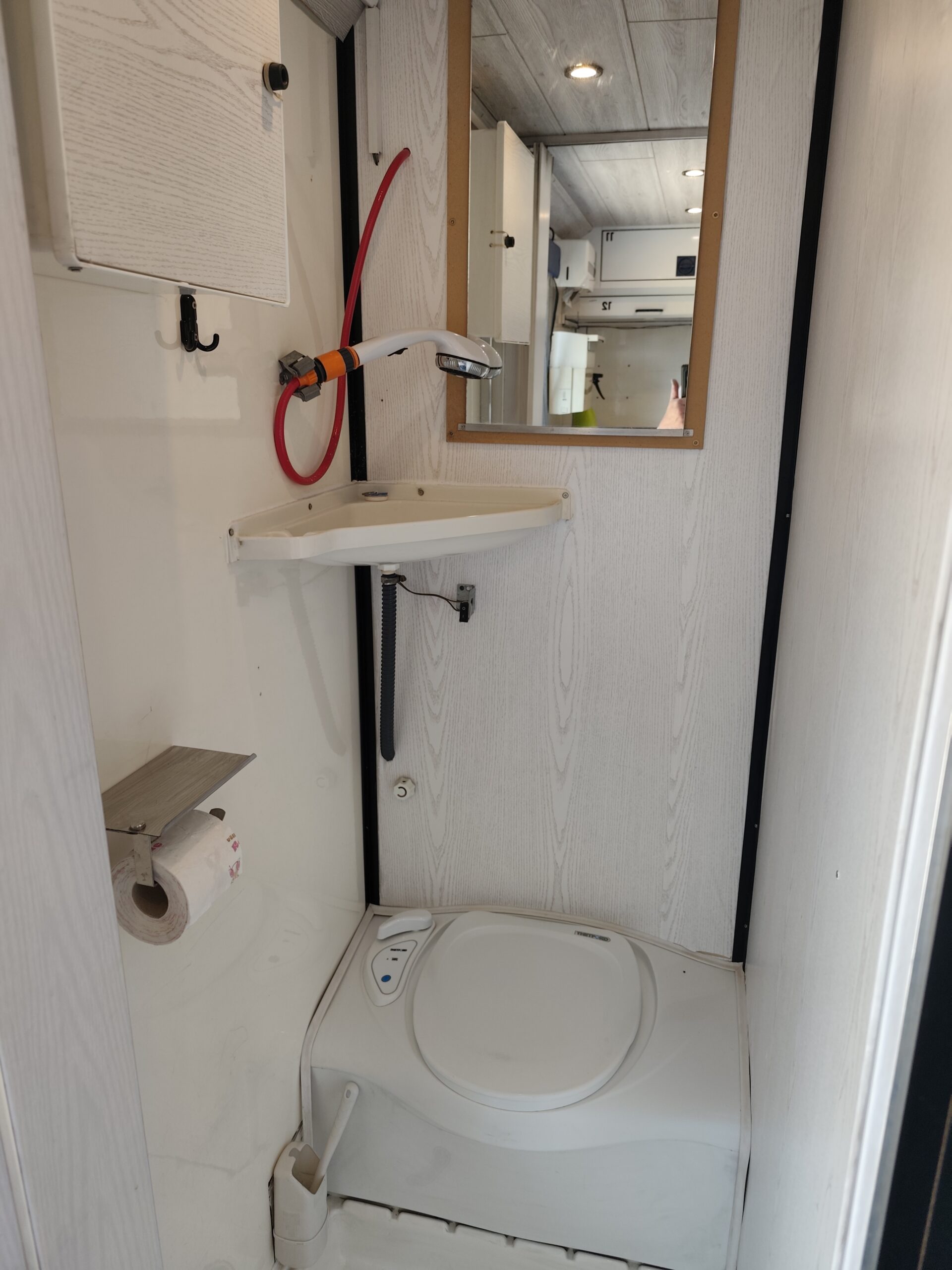 Mercedes Sprinter Rettungswagen - Wohnmobilumbau – Bild 4