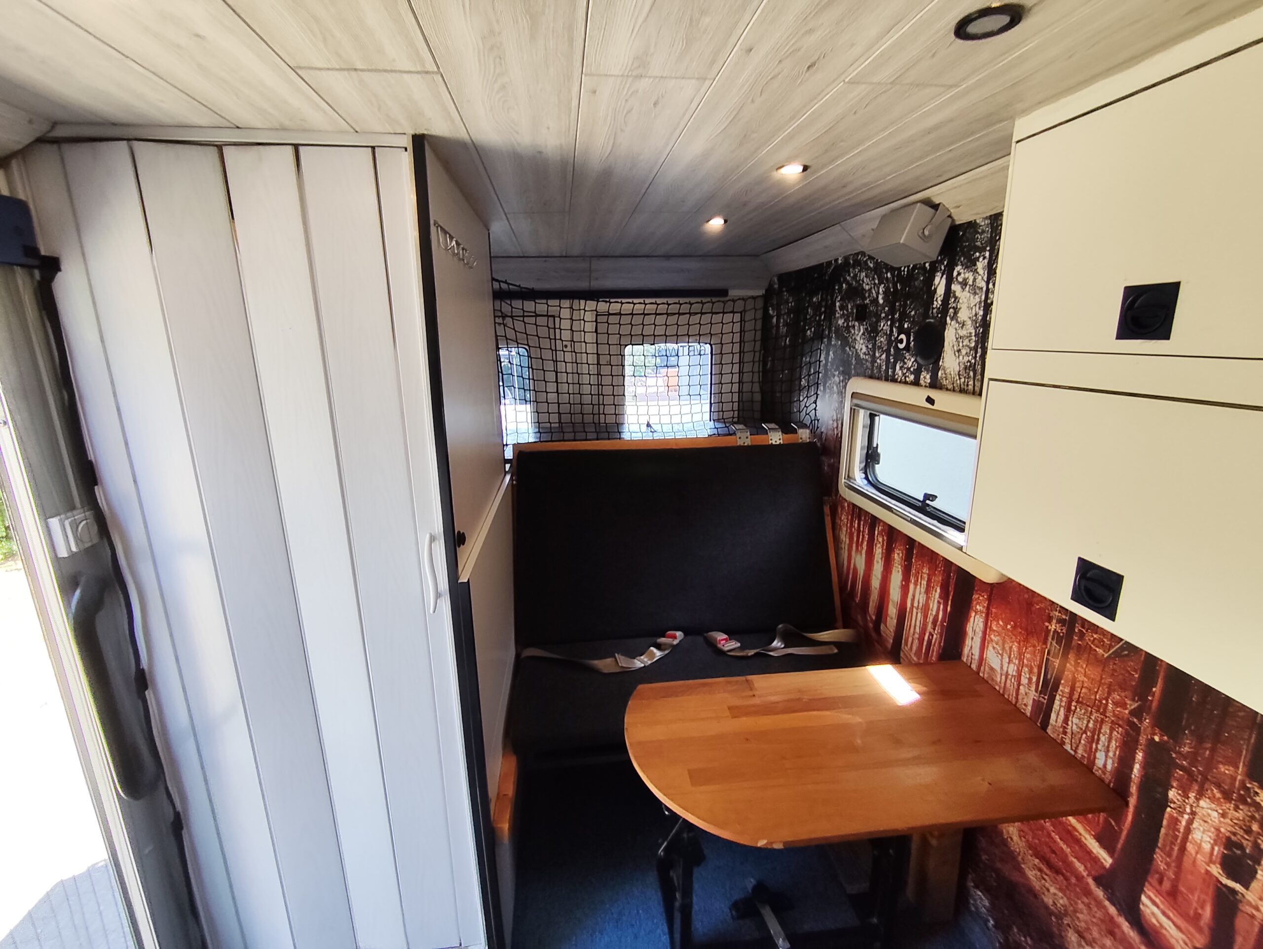 Mercedes Sprinter Rettungswagen - Wohnmobilumbau – Bild 3