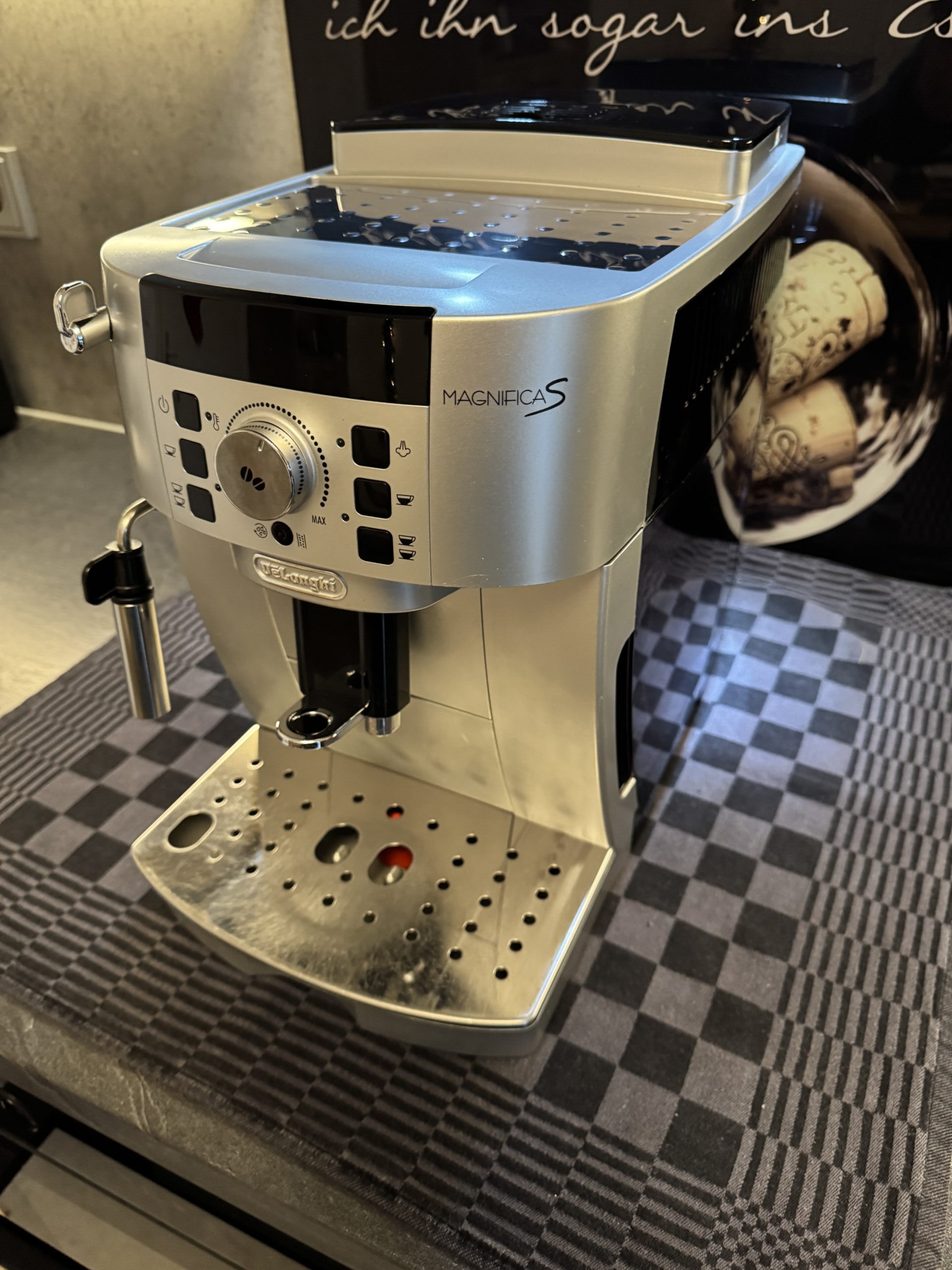 DeLonghi Magnifica S ECAM 22.110 SB Kaffeevollautomaten in silber – Bild 3