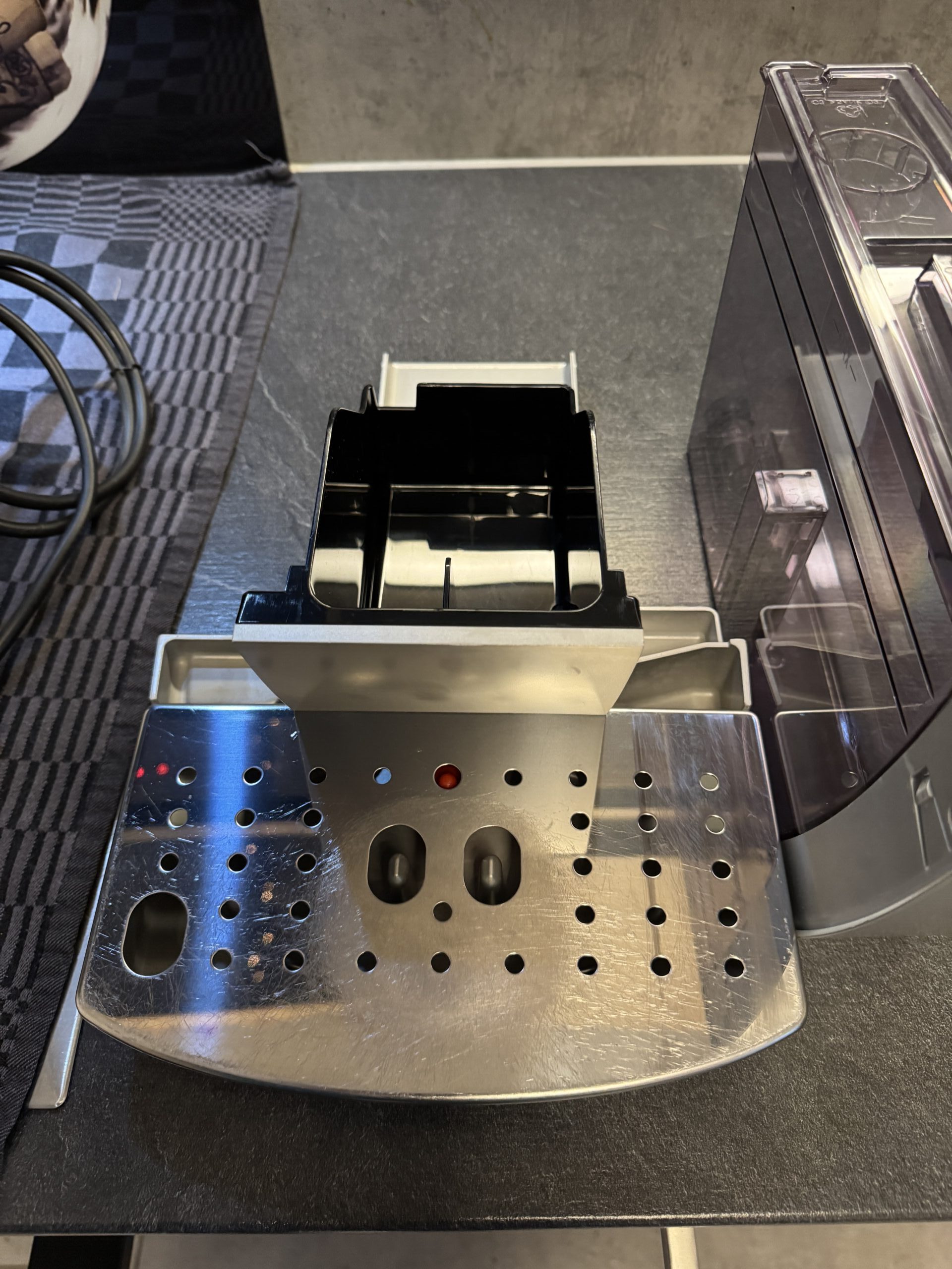 DeLonghi Magnifica S ECAM 22.110 SB Kaffeevollautomaten in silber – Bild 7