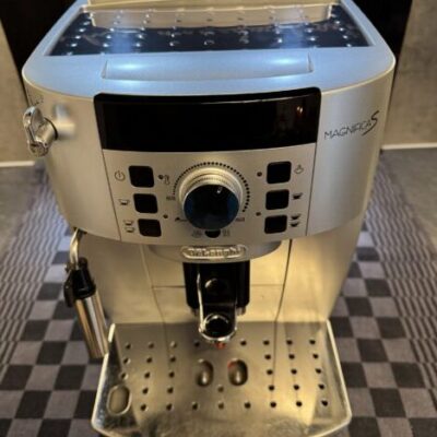 DeLonghi Magnifica S ECAM 22.110 SB Kaffeevollautomaten in silber