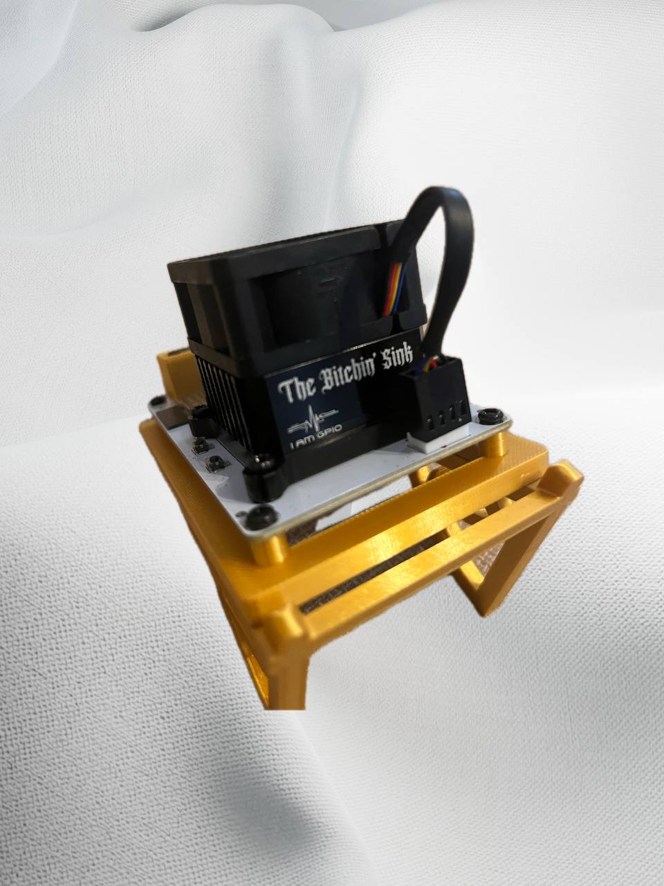 Bitaxe Gamma 601 mit Pickaxe Gold Ständer – Bild 4