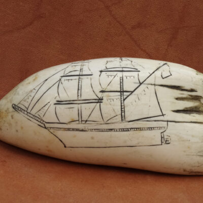 Antique Scrimshaw, 1860/1880, originaler alter Walzahn mit Schiffsmotiv, whale tooth