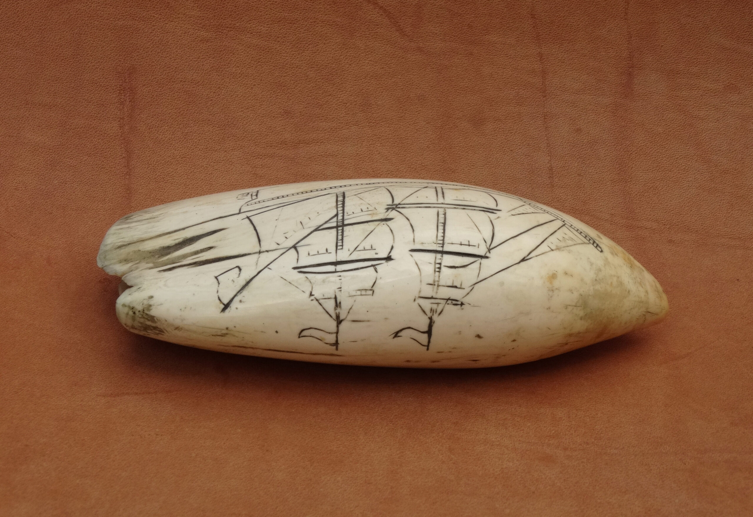 Antique Scrimshaw, 1860/1880, originaler alter Walzahn mit Schiffsmotiv, whale tooth – Bild 5