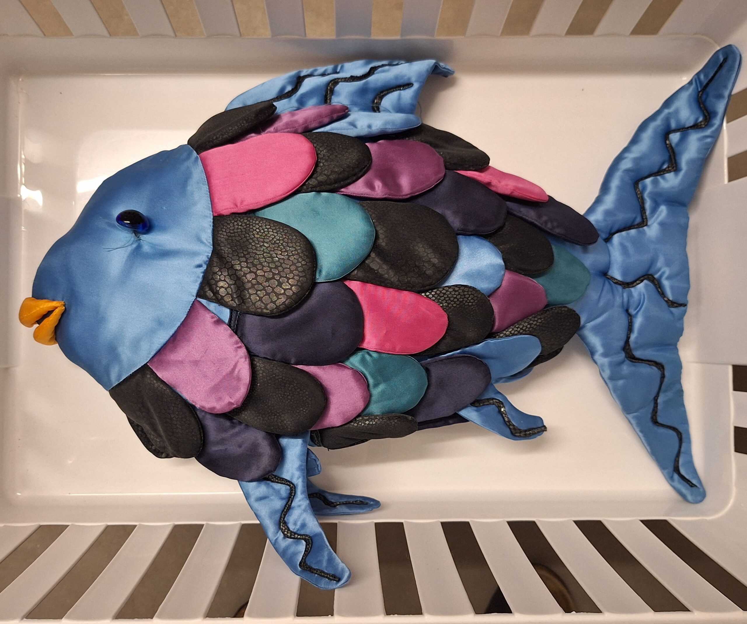 Regenbogenfisch Kuscheltier Plüsch – Bild 2