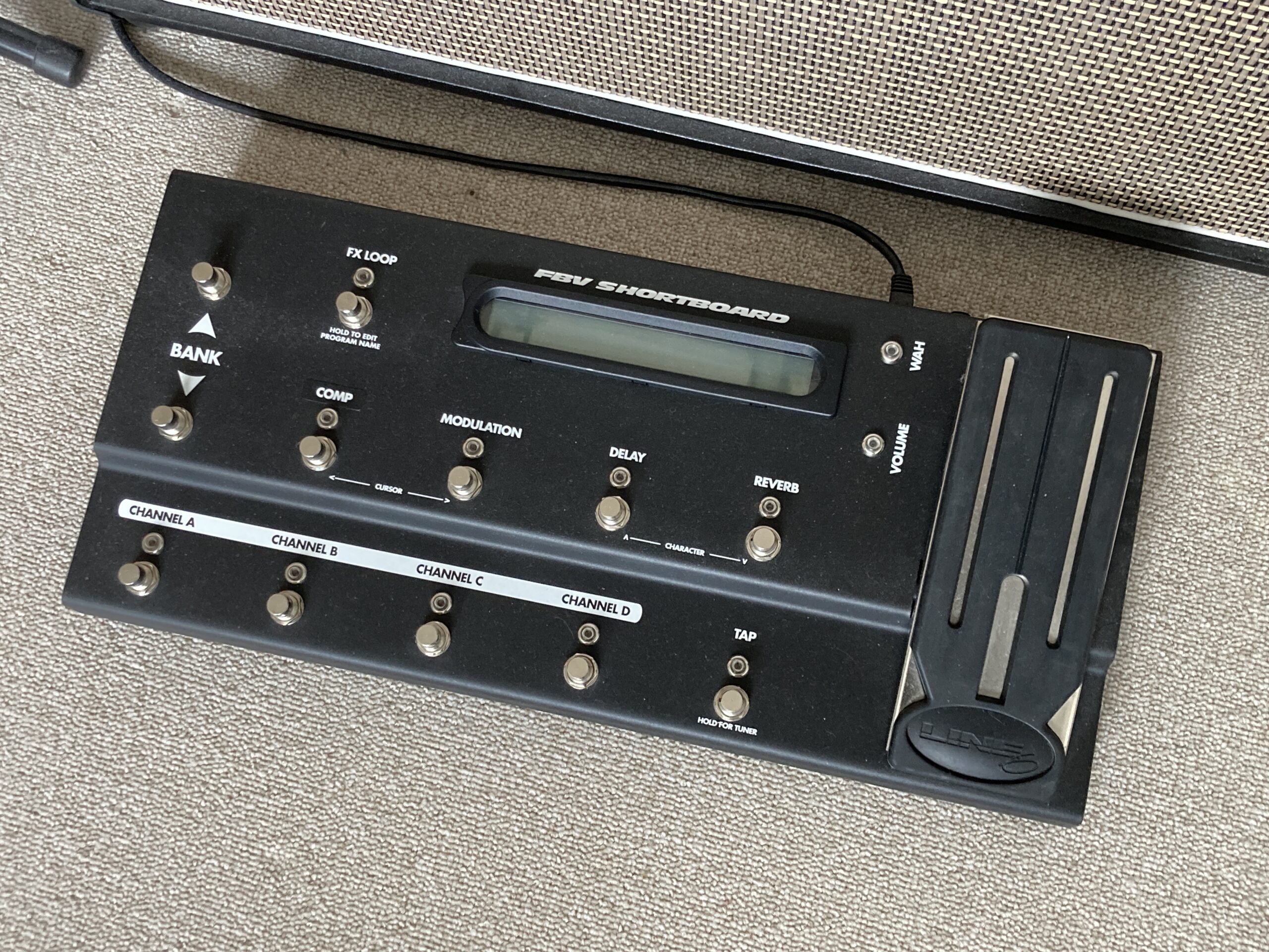 Line6 Flextone III 2x12, inkl Shortboard und Haubencase – Bild 2