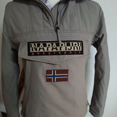 Stylische Napapijri Rainforest Anorak in zeitlosem Grau S