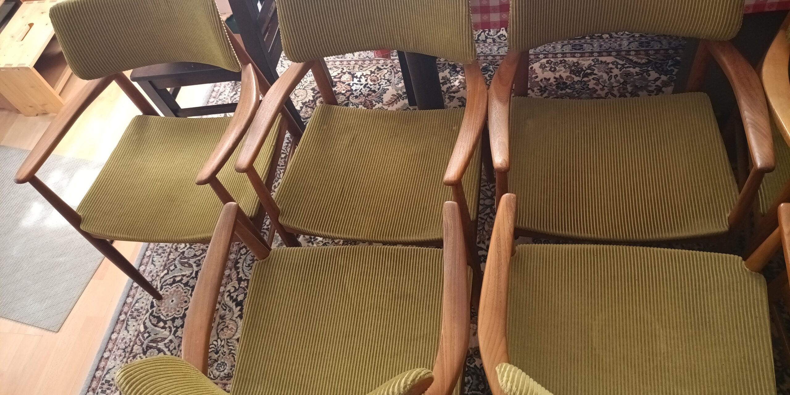 8 Stk. HALI / Wiesner & Hager Vintage Sessel - Teak-/ Buche-Massivholz & grüner Cord - 60/70er Jahre - Top Zustand – Bild 4