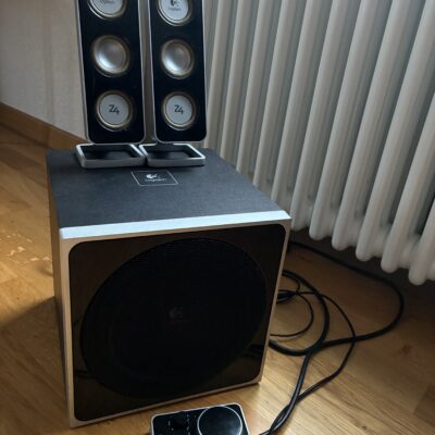 Logitech Z-4 Lautsprecher System (2.1) Subwoofer+Controller