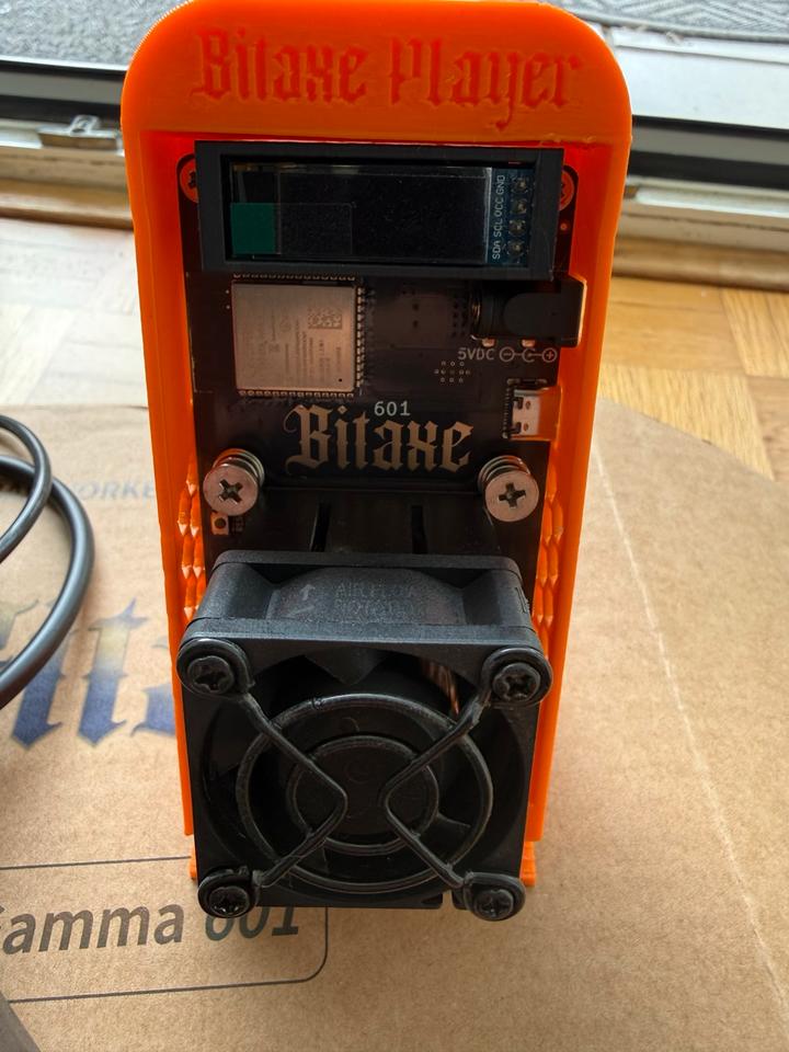 Bitaxe Gamma 601 BTC Solo Miner - Neuwertig