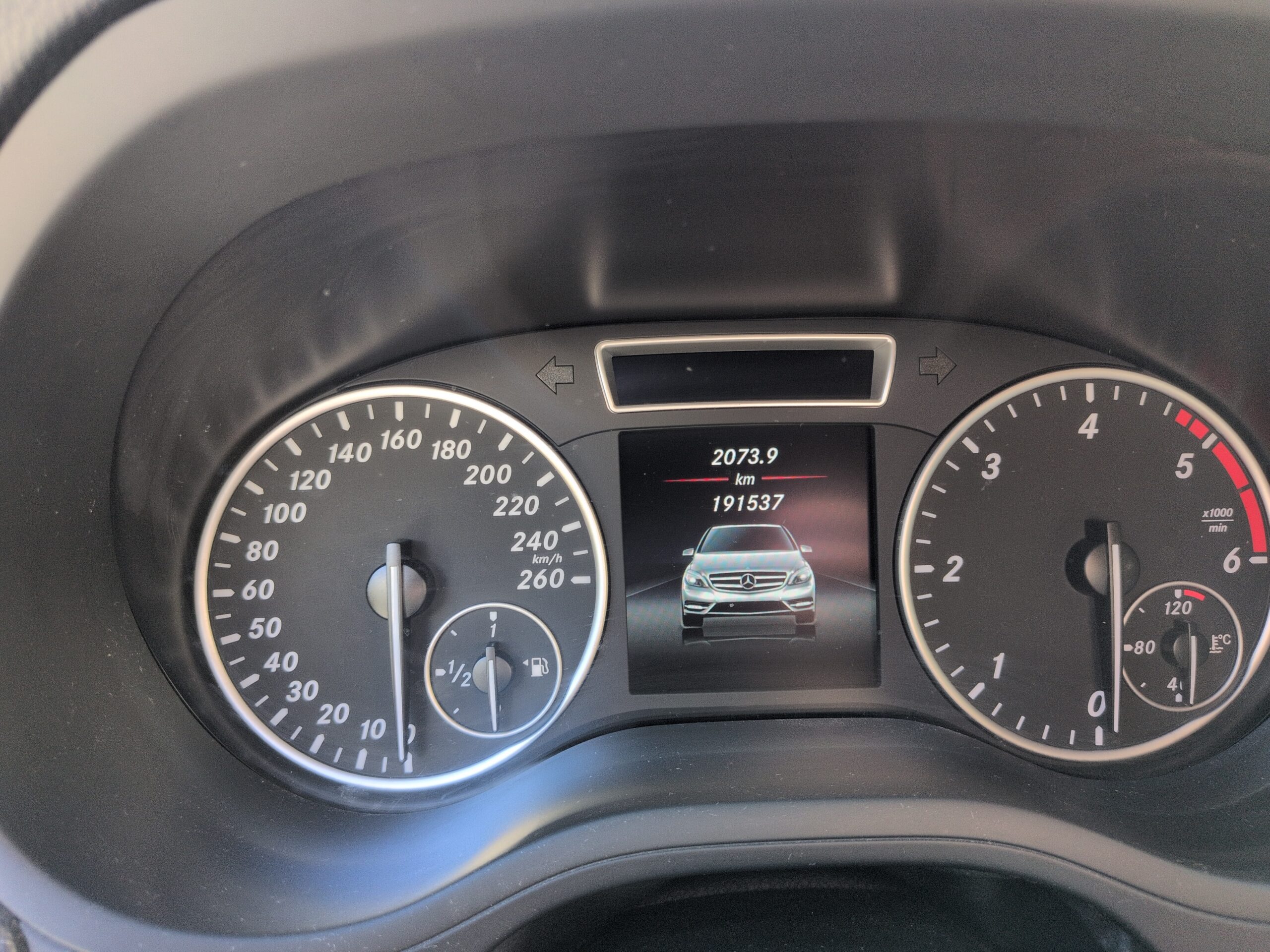 Mercedes-Benz B 200 CDI – gepflegtes Fahrzeug aus zweiter Hand – Bild 6